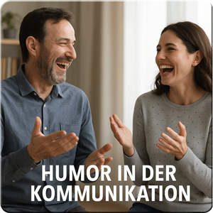 Ein Mann und eine Frau gestikulieren lachend. Schriftzug: Humor in der Kommunikation.