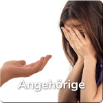 Trauriges Maedchen bekommt eine Hand gereicht. Darunter der Schriftzug "Angehörige"